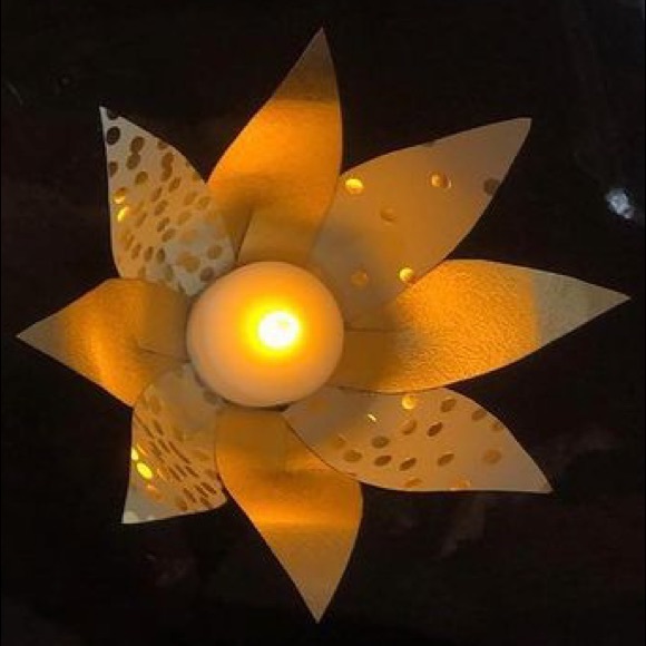 Handmade Flowers - Picture 5 of 5